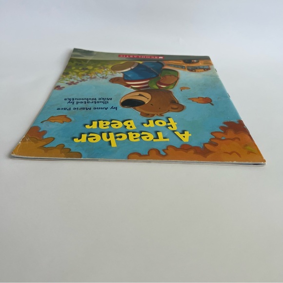 A teacher for Bear by Anne-Marie Pace, children’s paperback book - Picture 6 of 16